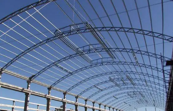 Estrutura metálica de galpão construída pela Crisdart em Osasco