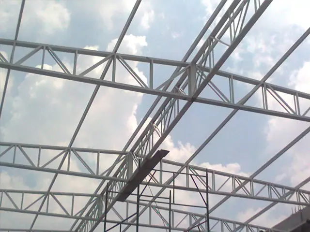 Estrutura metálica de galpão construída pela Crisdart